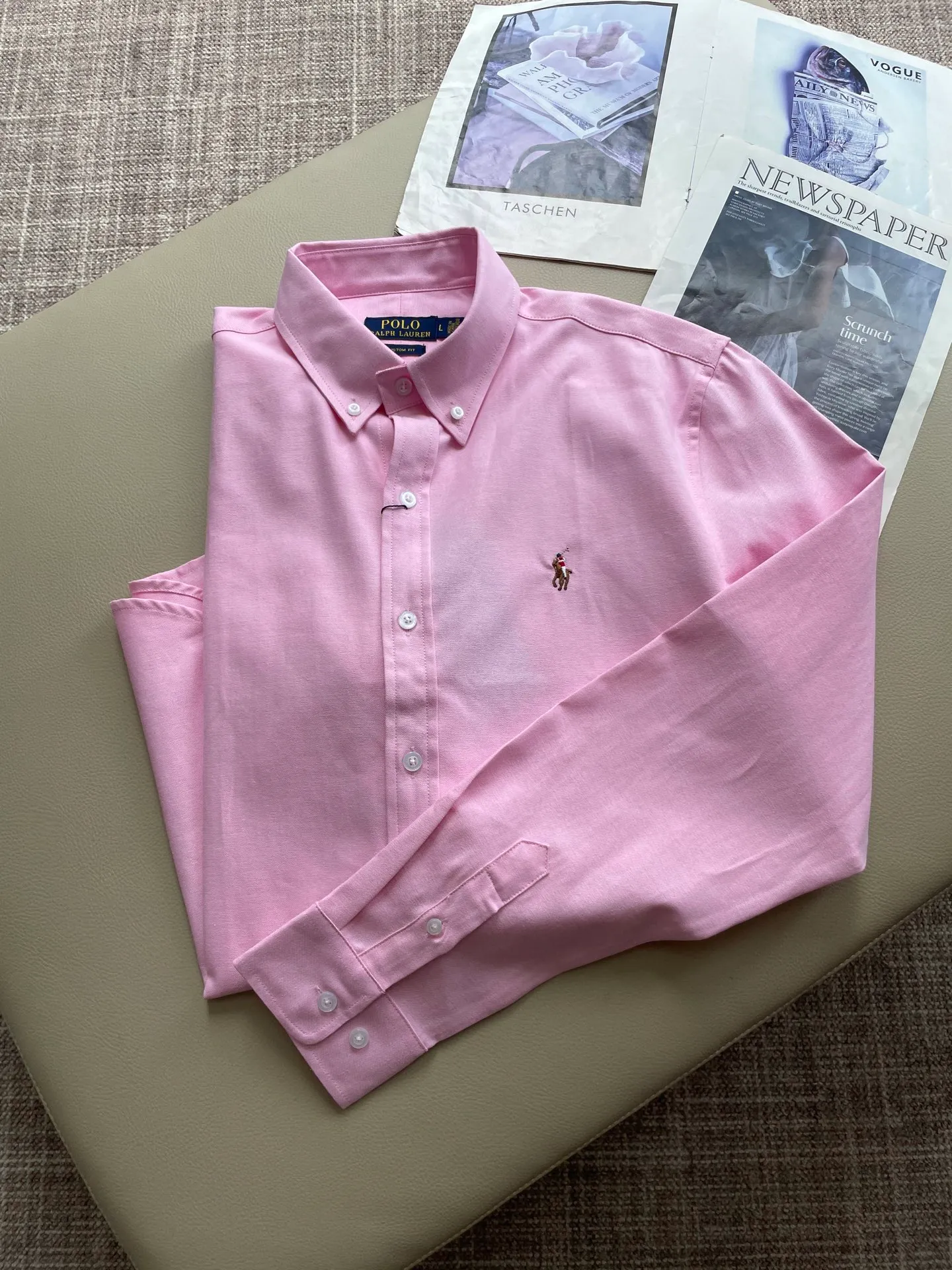 P220 🌸🌸🌸 POLO Ralph Lauren [High Quality] Classic shirt! Classic casual shirt made of pure cotton fabric with unique design, simple, clean and classic version design. It is a versatile style that can be switched at will. The fabric feels soft and delicate, highly breathable, close to the skin and comfortable to wear. It can be worn alone as an inner layer. Its versatile performance is beyond your imagination! The upper body of the ready-to-wear is simple and classic yet elegant! Size:M-XXL